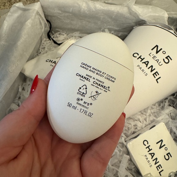 Limited Edition Chanel Set - Chanel N5 L’eau Factory 5 Mystery Box - Picture 4 of 8